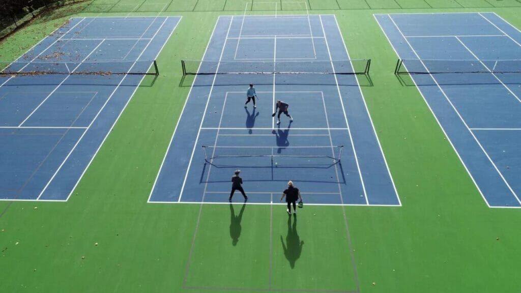 Creando líneas temporales en una cancha de tenis