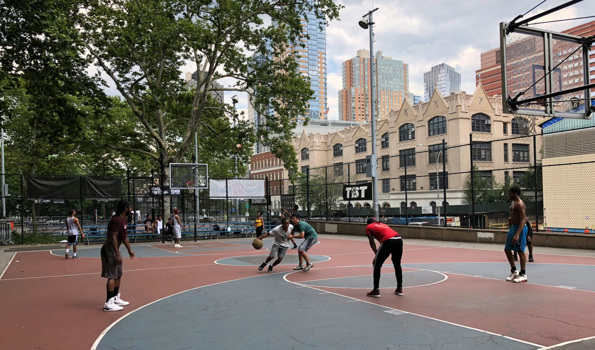 What is the Minimum Size for a Backyard Basketball Court? VMKONSPORT What is the Minimum Size for a Backyard Basketball Court? VMKONSPORT