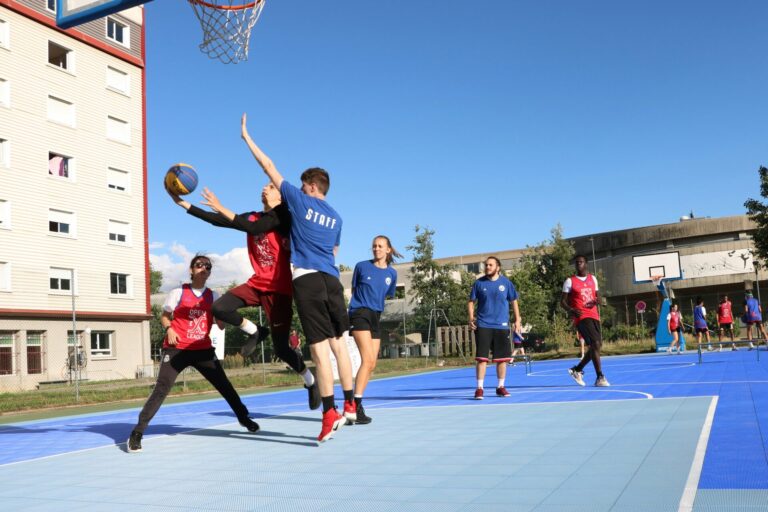 What is the Minimum Size for a Backyard Basketball Court? VMKONSPORT What is the Minimum Size for a Backyard Basketball Court? VMKONSPORT